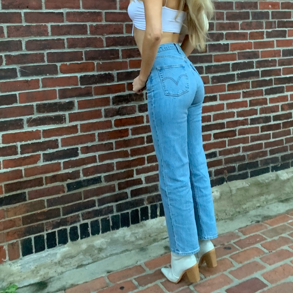 Levi’s Ribcage High Rise Ankle Straight Jeans
